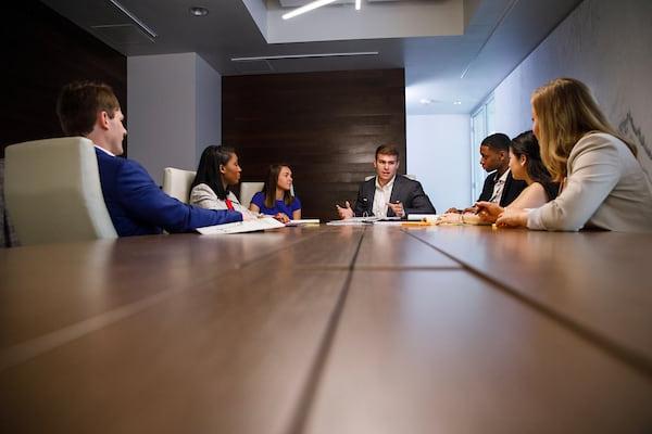 学生 discuss a project in the Vulcan Value Partners Trading Room